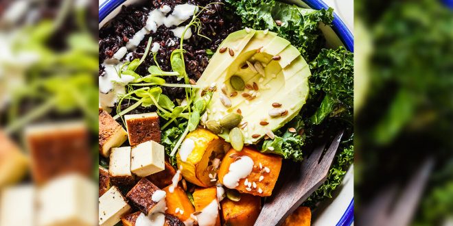 Gastronometro şeflerinden enerjisi bol Siyah Pirinçli Tofu Salatası tarifi!