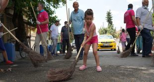 Temizlik kampanyasında sıra Durak Mahallesi’ndeydi! “Süpürgeleri kaptılar, sokaklarını süpürdüler”