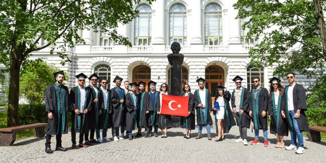 SPbPU Yüksek Lisans Programından Mezun Olan Türk Öğrenciler Diplomalarını Aldı