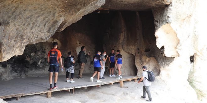 Motokrosun yıldızları Afyon’un gizemini keşfettiler