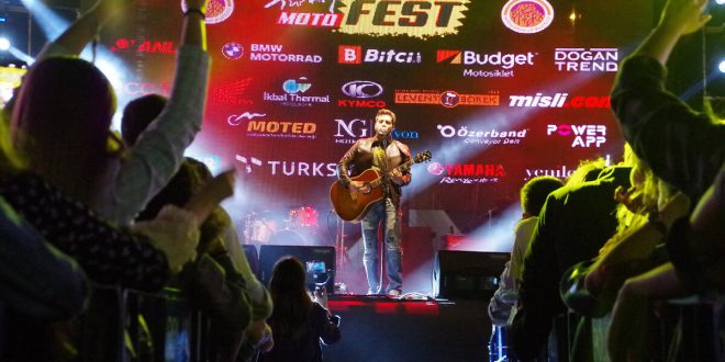 TÜRKİYE MOTOFEST DOLUDİZGİN. TÜRKİYE MOTOFEST KONSERLERİNDE BUGÜN CEM ADRİAN VE UFUK BEYDEMİR SAHNE ALACAK