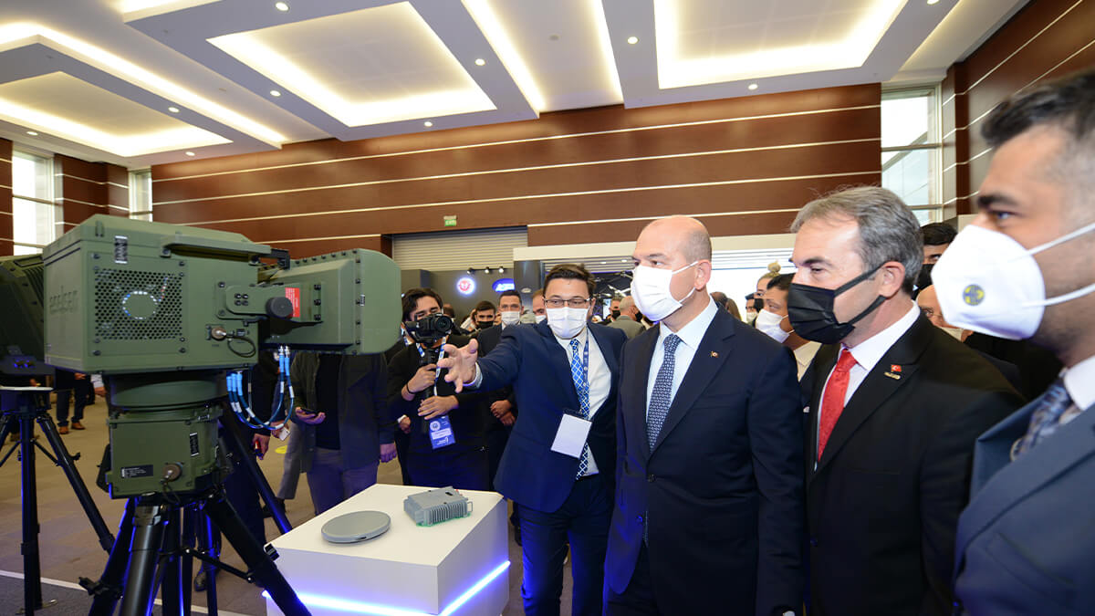 SÜLEYMAN SOYLU ASKERİ RADAR VE SINIR GÜVENLİĞİ ZİRVESİ’NE KATILDI