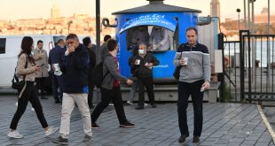 ÜSKÜDAR BELEDİYE BAŞKANI HİLMİ TÜRKMEN, ÇALIŞANLARI VE ÖĞRENCİLERİ SICAK ÇORBA İKRAMI İLE YENİ HAFTAYA BAŞLATTI