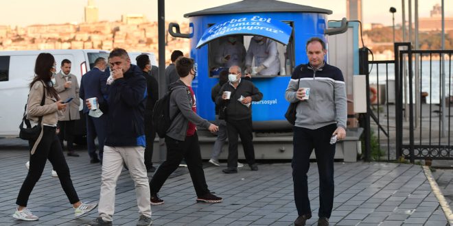 ÜSKÜDAR BELEDİYE BAŞKANI HİLMİ TÜRKMEN, ÇALIŞANLARI VE ÖĞRENCİLERİ SICAK ÇORBA İKRAMI İLE YENİ HAFTAYA BAŞLATTI