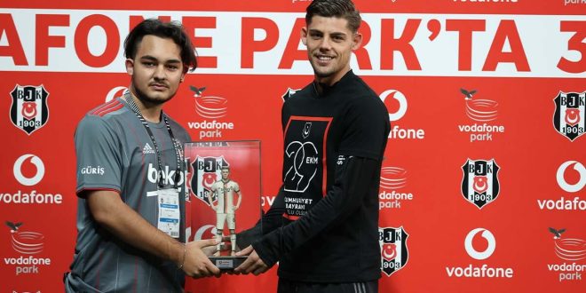 VODAFONE KARAKARTALLILARA VODAFONE PARK’TAKİ 300. GOLE ÖZEL İNTERNET HEDİYESİ