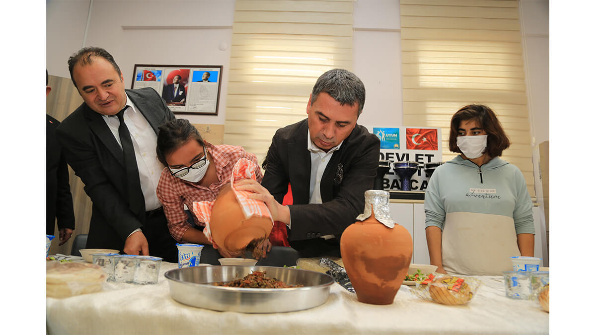 UYUM ÖĞRENCİLERİNDEN TESTİ KEBABI