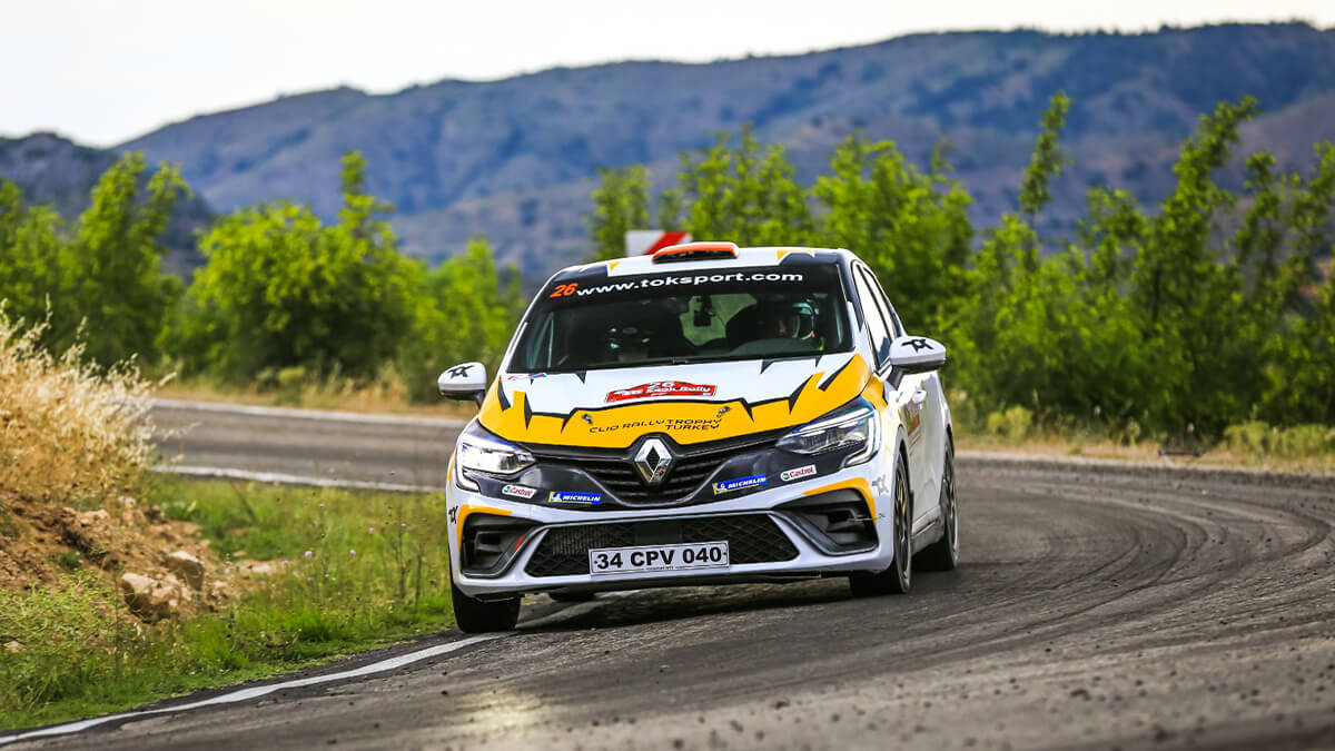 CLIO RALLY TROPHY TURKEY ETİ ESOK RALLY’DE NEBİL ERBİL & ASLI ERBİL ZİRVEDE YER ALDI